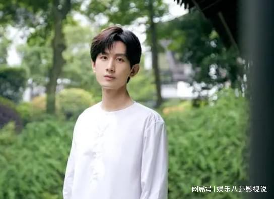 成毅片场爆料最新消息,幕后花絮曝光，精彩瞬间引期待